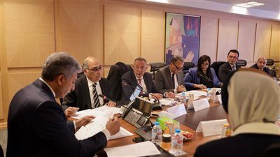 وزير السياحة يناقش السياسة المقترحة لبرنامج تحفيز الطيران للصيف المقبل