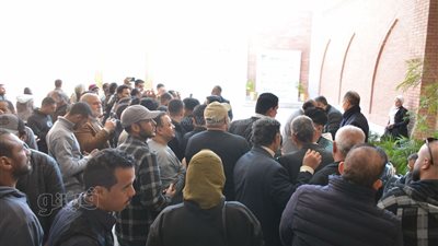 في ذكرى رحيله الخامسة، التفاف محبي حسني مبارك حول جمال وعلاء داخل ضريحه (فيديو وصور)