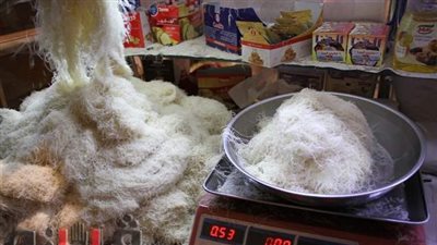 أسعار حلويات رمضان 2025.. الكنافة تبدأ من 30 جنيهًا والجاهزة بـ 145.. القطايف بـ 35 والسمبوسة 40.. وهذه أشهر الأنواع 