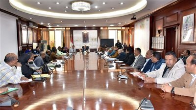 محافظ الأقصر يعقد اجتماعا لبحث مستجدات الموقف التنفيذي لمنظومة التقنين 