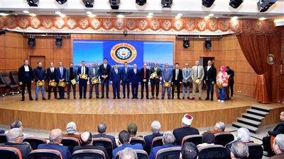 محافظ الدقهلية يكرم الإدارة العامة للإعلام والعلاقات والمراسم بديوان عام المحافظة