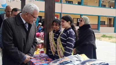 وكيل تعليم الإسماعيلية يفتتح معرض 