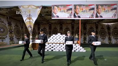 الداخلية توجه مأموريات أمنية للمناطق الأولى بالرعاية لتوزيع المساعدات العينية (فيديو)