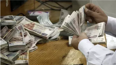 منها زيادة المرتبات والمعاشات، فخري الفقي يكشف توقعاته لحزمة الحماية الاجتماعية الجديدة 