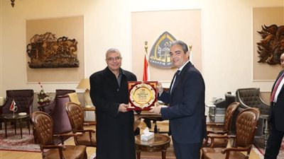 جامعة الزقازيق تبحث سبل إنشاء وحدةلمكافحة الشائعات 