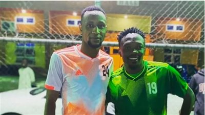 بعدما أعد الشاي لصديقته، سقوط مهاجم نيجيريا من الطابق الثالث بمركز تسوق في أوغندا