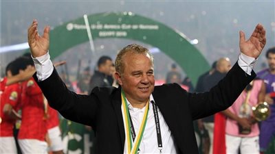 ملك الذهب والبرونز بالكرة المصرية، شوقي غريب يحتفل بعيد ميلاده الـ66