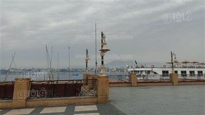 استمرار سقوط الأمطار على الأقصر وانتظام الملاحة الجوية والنهرية (فيديو)