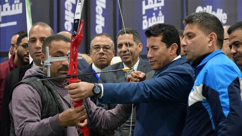 أشرف صبحي يشيد بمعرض