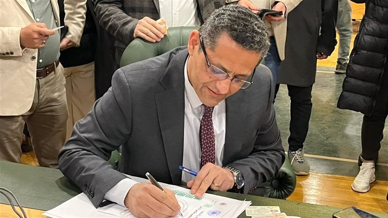 الكاتب الصحفي خالد
