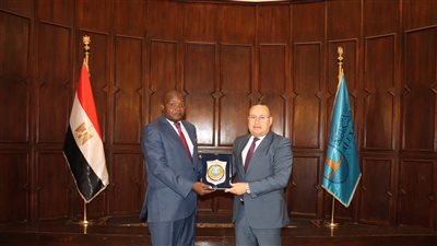 المجلس الأعلى لفرع جامعة الإسكندرية بتشاد يناقش طرح تخصصات جديدة