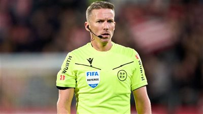 صحف إسبانية تتهم حكم مباراة برشلونة وأتليتكو بمساعدة البارسا في اللقاء (صور) 