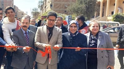 رئيس جامعة بنها يفتتح معرض 