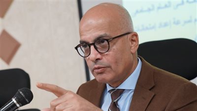 رئيس جامعه عين شمس يناقش استعدادات امتحانات الفصل الدراسي الثاني 