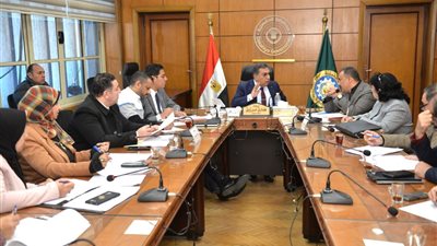 محافظ الدقهلية يناقش مقترح تطوير المساكن الحكومية المتهالكة