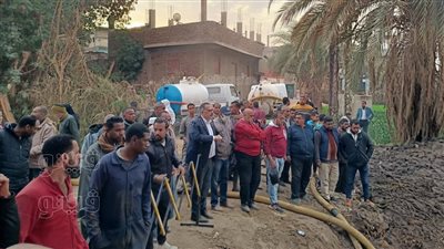  بدء إصلاح خط الصرف المكسور بالحبيل شرق الأقصر (صور)