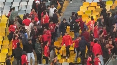 اشتباكات بين جماهير الأهلي في مباراة حرس الحدود بالدوري (صور)