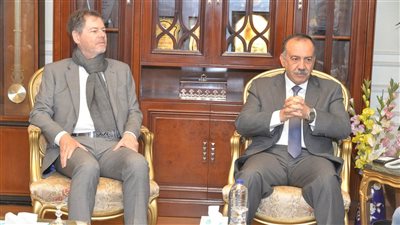 محافظ أسيوط يلتقي السفير الإسباني ووفد برنامج الأغذية العالمي (صور) 