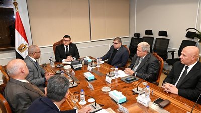 وزير الإسكان يتابع سير العمل في محطة معالجة الصرف الصحي بالإسكندرية
