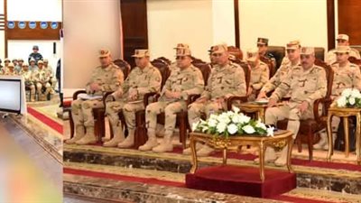 رئيس الأركان يشهد تنفيذ مشروع مراكز القيادة التعبوي للأسطول الشمالي بالقوات البحرية