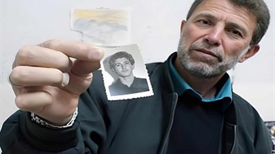 أول تعليق لعميد الأسرى الفلسطينيين بعد إطلاق سراحه ووصوله مصر (فيديو)