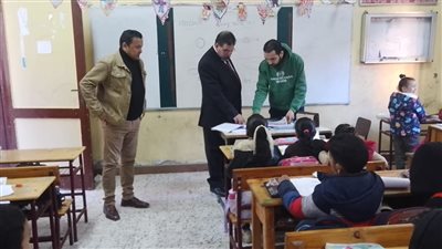 وكيل تعليم الدقهلية يواصل جولاته الميدانية بمدارس إدارة غرب المنصورة 