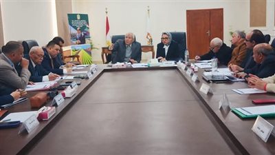 محافظ الوادي الجديد يترأس اجتماع صناديق استصلاح الأراضي والإسكان والخدمة