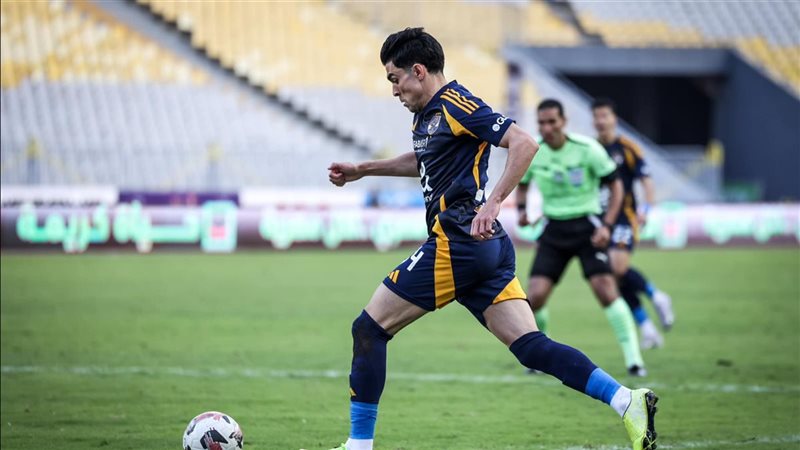 أشرف بن شرقي لاعب