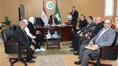 محافظ الشرقية يلتقي نواب البرلمان لبحث طلبات المواطنين 