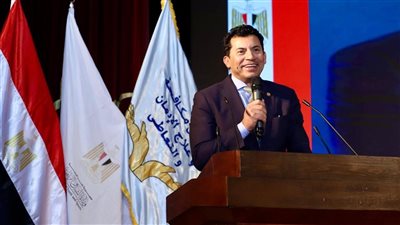 أشرف صبحى: وضع خطط للتوعية بمخاطر الإدمان وطرق الوقاية