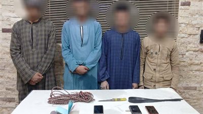 إيصالات أمانة وفيديو للتوثيق، ضبط 4 عمال احتجزوا زميلهم لتعثره في سداد ديونه بالسلام 