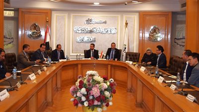  غرفة القاهرة التجارية تبحث مع وزارة المالية توطين صناع الهواتف المحمولة
