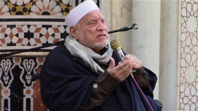 حقيقة تعرض الدكتور أحمد عمر هاشم لحالة إغماء في مسجد الحسين بعد صلاة التراويح 