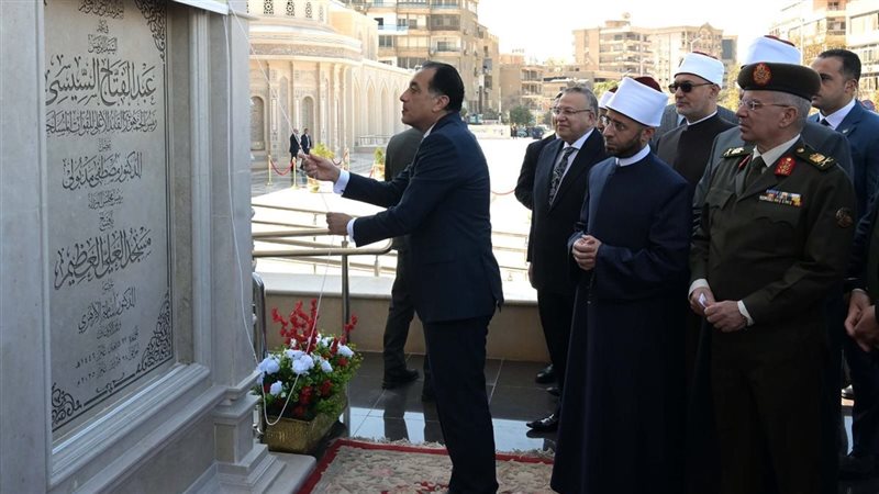 رئيس الوزراء يفتتح