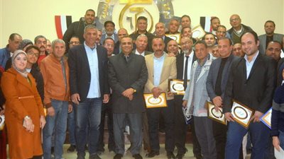 شركات الإنتاج الحربي تنظم قوافل طبية للعاملين وتكرم المتميزين والمحالين للمعاش