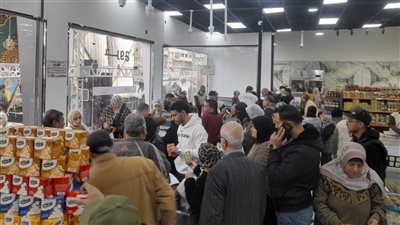 إقبال على منفذ مستقبل مصر بالغربية في أول أيام رمضان 