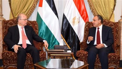 وزير الخارجية يبحث مع رئيس الوزراء الفلسطيني خطط إعادة إعمار غزة 