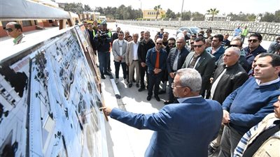 وزير الإسكان يتفقد محطة الصرف الصحي ومنظومة ري المسطحات الخضراء بـ15 مايو