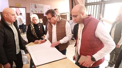 وزير الصحة يوجه برفع كفاءة مركز طب أسرة عين الصيرة وتحويل المتغيبين للتحقيق
