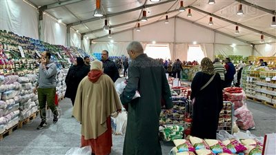 اللحمة بـ 285 جنيها، أسعار السلع داخل معرض أهلا رمضان في البحيرة (فيديو) 