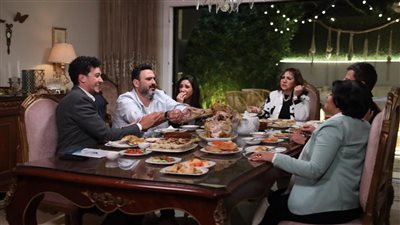 مسلسل الكابتن الحلقة الأولى، أكرم حسني يواجه أشباح الطائرة المنكوبة ويحاول كشف اللغز