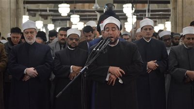 احتفاء بالشهر الكريم، آلاف المصلين يؤدون صلاتي العشاء والتراويح بالجامع الأزهر