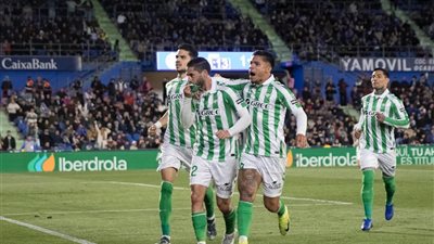 الدوري الإسباني، ريال بيتيس يتقدم 2-1 على إشبيلية في الشوط الأول