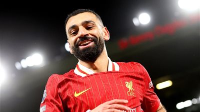 محمد صلاح يهدد أساطير الدوري الإنجليزي برقم غير مسبوق 