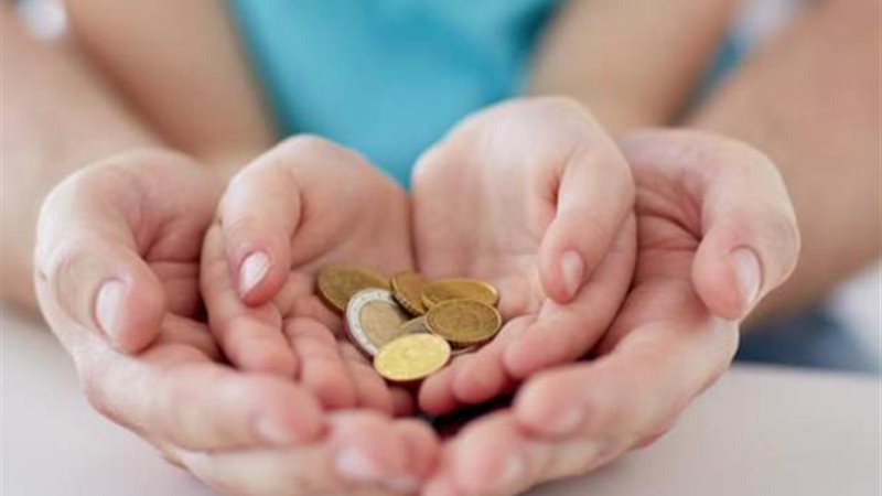  حكم التصدق بأموال