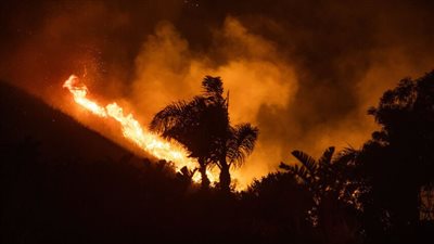 إصابة 8 أشخاص بحالات اختناق في حرائق مدينة الأصابعة الليبية