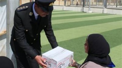 الداخلية توزع عبوات غذائية مجانًا بالمناطق الحضارية الجديدة بمناسبة رمضان 