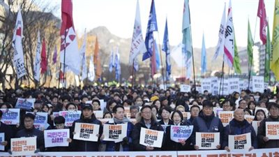 تظاهرات واسعة في سيئول لدعم ومعارضة الرئيس المعزول