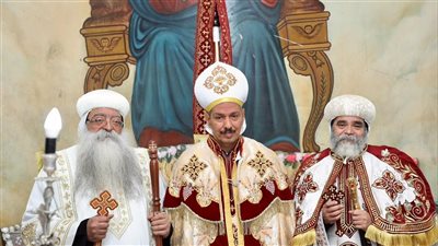 رسم كاهن عام في إيبارشية نجع حمادي (صور)