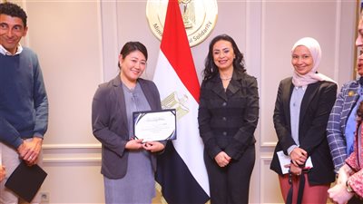 وزيرة التضامن تكرم فريق عمل مركز استقبال أبناء وبنات العاملين بالوزارة 